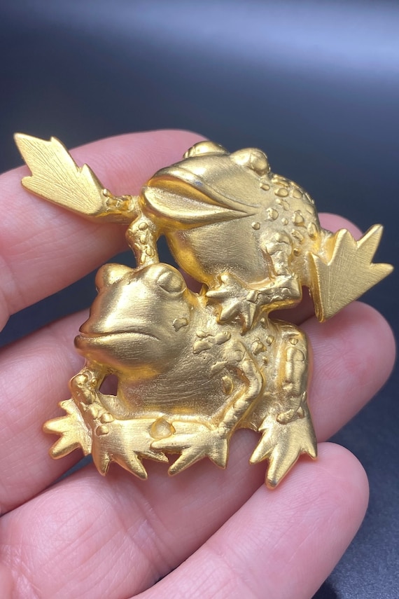 Vintage JJ Leap Frog Gold Tone Brooch