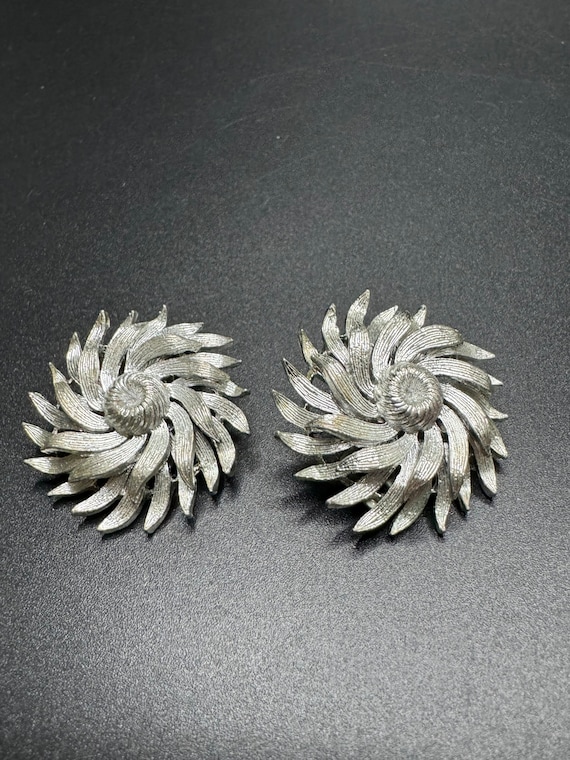 Vintage Lisner Atomic Silver Tone Clip on earrings - image 2