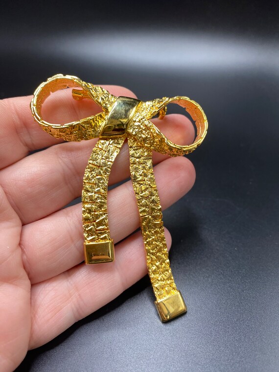 Vintage Gold Tone Nugget Bow Brooch