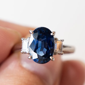 Thai Sapphire & Natural Diamond Engagement Ring GIA CERTIFIED in Platinum