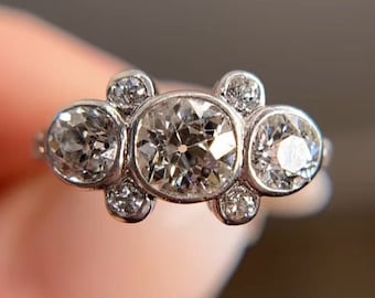 Anello cocktail con diamanti Art Déco con castone in platino