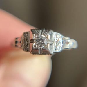 1920&#39;s Old Euro Diamond Engagement Ring in Platinum