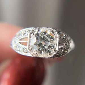 1.05 Carat Art Deco Diamond Engagement Ring in Platinum