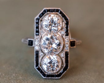 Anello da cocktail Art Déco con diamanti taglio antico europeo e onice in platino