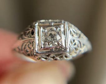 Art Deco Filigree Diamond Engagement Ring in Platinum