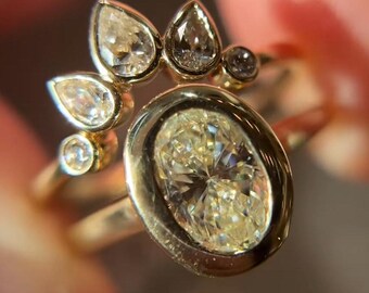 オーバルカットダイヤモンドのソリティア婚約指輪（18Kホワイト 