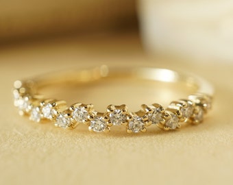 Staggered Diamond Wedding Band in 14k Yellow Gold