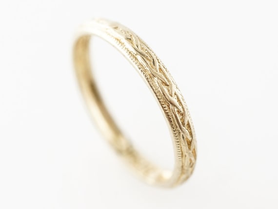 1930’s Engraved Wedding Band in 10k Yellow Gold - image 3