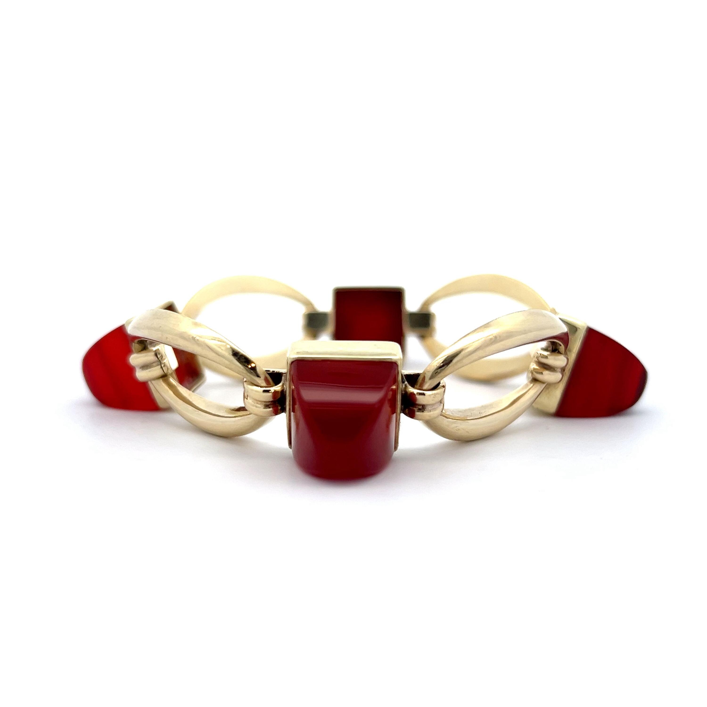 60 Carat Vintage Cabochon Carnelian Bracelet in 14k Gold