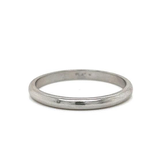 Modern Thin Classic Wedding Band in Platinum