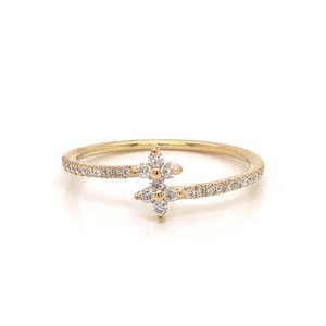 Anillo de apilamiento Pave Diamond Cluster en oro amarillo de 14k