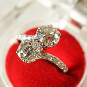 Antique Natural Diamond 2.15 Carat Art Deco Engagement Ring in Platinum