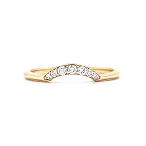 Round Brilliant Diamond Curved Wedding Band in 14k Yellow Gold