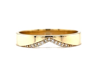 Notched Diamond Wedding Band in 14k Yellow Gold