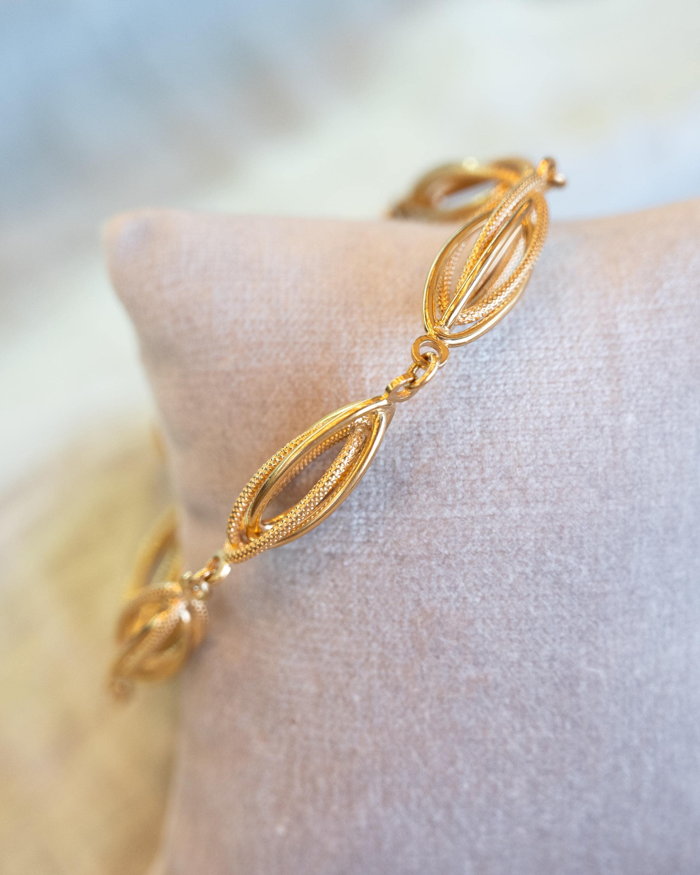 Vintage Mid-century Oval Link Bracelet in 18k Yellow Gold - Etsy