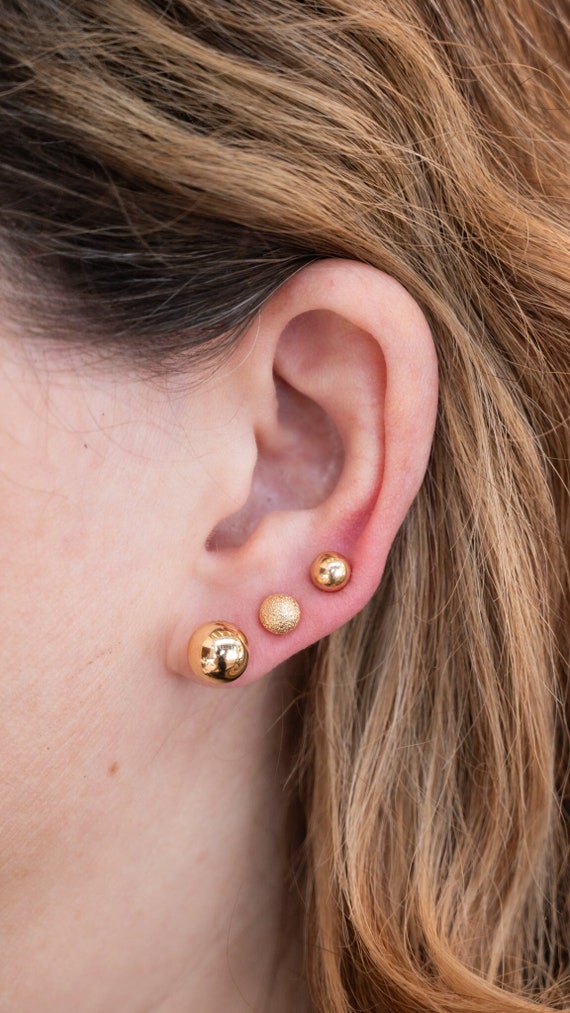 Simple Stud Earrings in 14k Yellow Gold