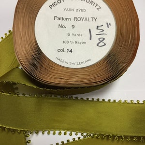 10 mètres de ruban vintage joli vert mousse avec un bord picot, largeur - 1 5/8 po., 100 % rayonne Fabriqué en Suisse.