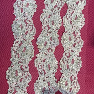 Weiße geschnürte Perlen-Pailletten-Spitze. Braut Schleier Spitze,Braut Spitze. 3 1/2 Zoll Breit. Diese Spitzen haben eine glänzende Oberfläche. Meterware.