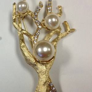 Gorgeous Rhinestone Pearl Brooch,  Bling Brooch/Bridal brooch.