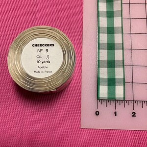 Cinta de cuadros escoceses. Fabricada en Francia. Se vende por rollo. Verde y blanca.