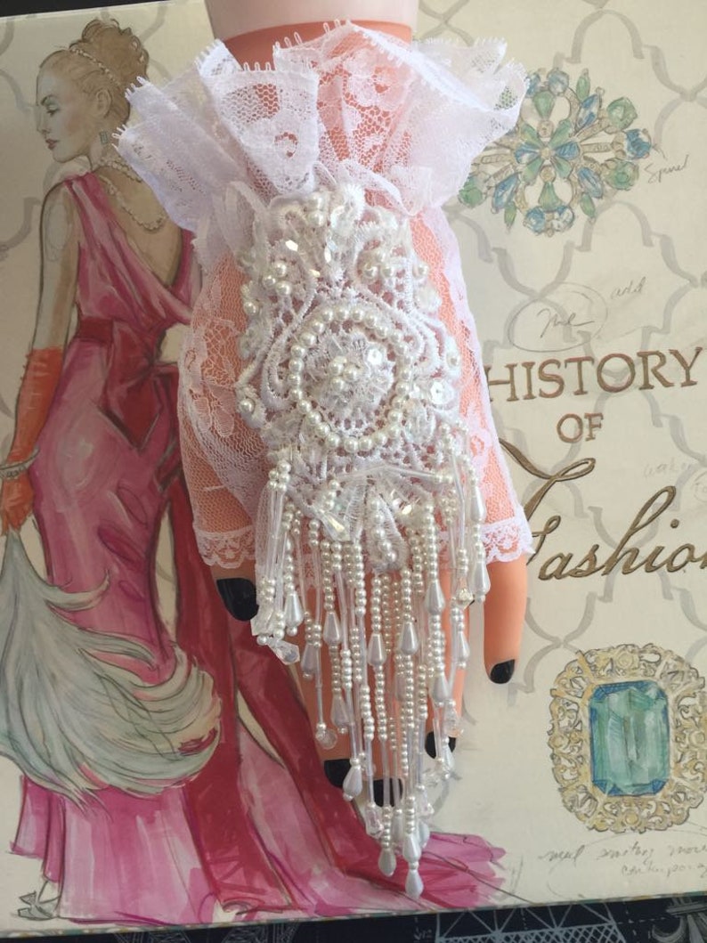 Pair of Fingerless Elegant Gloves with Applique & Lace Detail main image 1