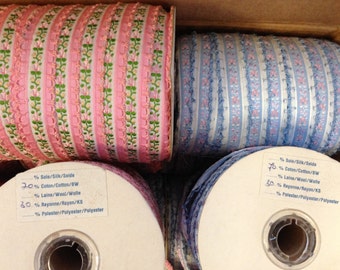 Vintage französisches Jacquardband, Spitzenband mit gestickten Blumen und gezackter Schleifenborte. Breite 3/4. Meterware