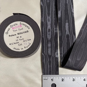 Cinta de grosgrain muaré francesa antigua. Fabricada en Francia. Se vende cortada a medida. Mercería, cinta de grosgrain muaré antigua, cinta con marca de agua. Color: 160. Carbón
