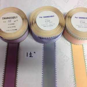 Cinta francesa vintage con borde de picot y efecto ombré. Se vende cortada a medida. 1 1/2” de ancho. Fabricada en Francia.
