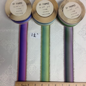 Colección de cintas francesas vintage. Cinta con borde de picot ombré de 3,81 cm de ancho. Se vende cortada a medida. Fabricada en Francia.