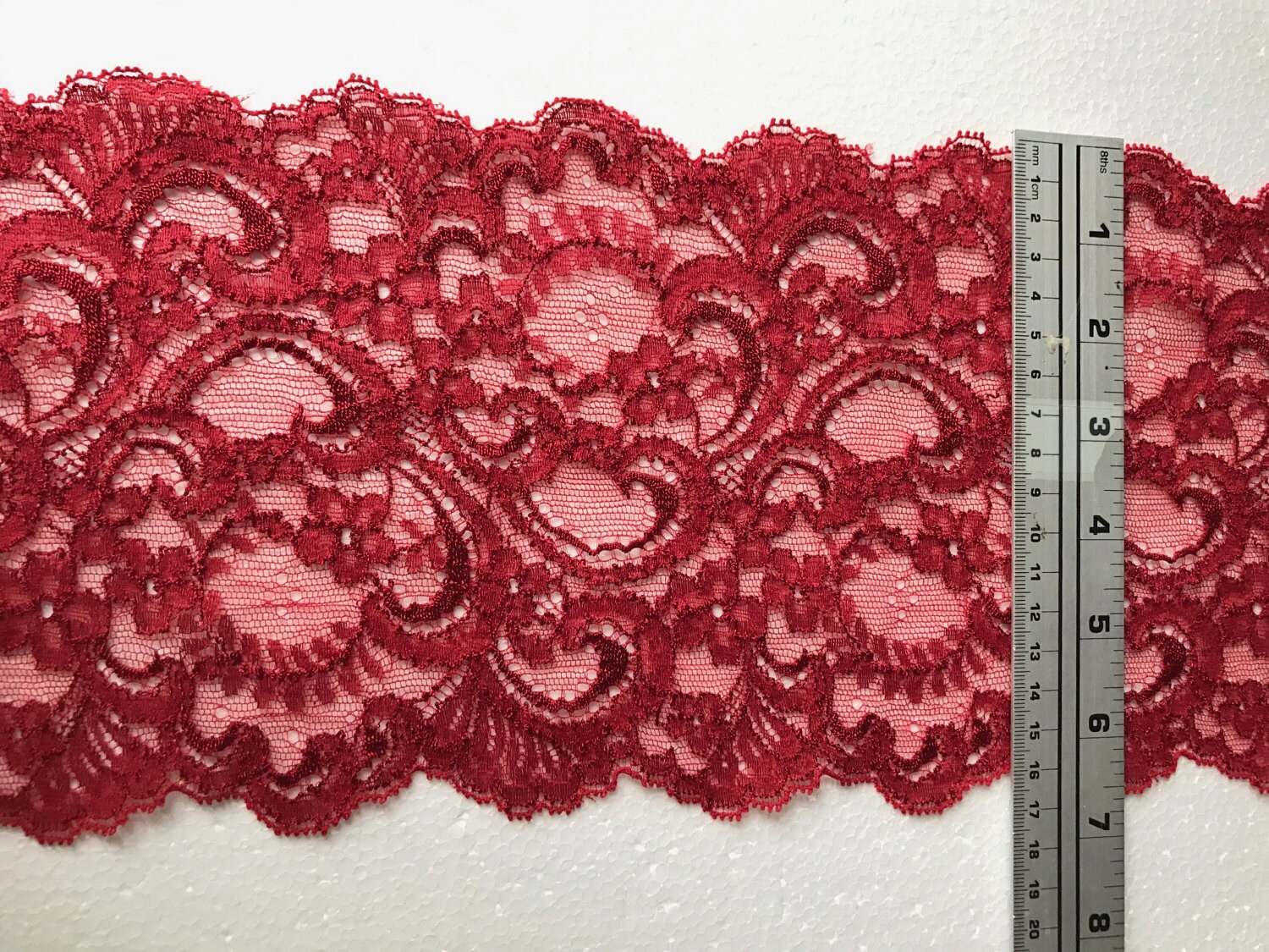 ソフトストレッチスカラップレース。ヤード単位で販売。米国製