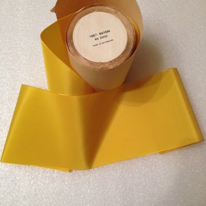 Vintage 13 cm breites Taftband, hergestellt in der Schweiz, wird lose verkauft !!!