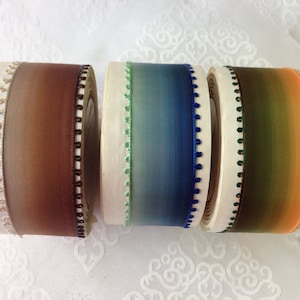 Ruban de taffetas picot ombré vintage, fabriqué en France, rayonne et acétate, 1 1/2" de large. Vendu par rouleau de 10 mètres