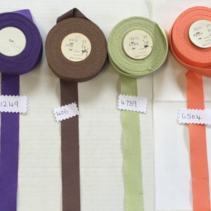 Vintage grosgrain lint hoedenzaak grosgrain. Gros Grain katoen en viscose. Gemaakt in Frankrijk. Verkocht per rol van 10 meter.