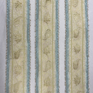 Prachtig antiek Frans brokaat paisley-lint, gouden paisley, gemaakt in Frankrijk. Op maat gesneden verkocht.