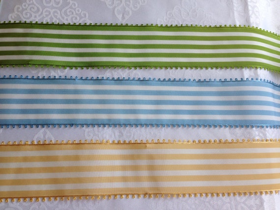 Vendu en rouleaux de 10 verges. Ruban Fabriqué de bord Picot jolie. Fabriqué Ruban en Switzerland.Width : 2 1/8 Vendu en rouleaux de 10 verges. Ruban Fabriqué de bord Picot jolie. Fabriqué Ruban en Switzerland.Width : 2 1/8