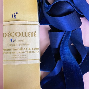 Décolletè  Velvet Ribbon. Vintage French Velvet Ribbon sold by the yard.