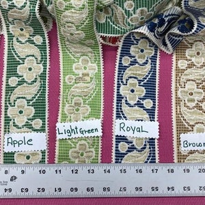Ce magnifique ruban floral brocart vintage. Fabriqué en France. Vendu par mètre. 3 pouces de large.