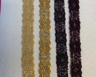 Garniture en strass. Motifs. Ceinture de mariée, serre-tête. Or ou prune. Vendu par mètre.