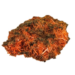 Könnte beinhalten: Ein Cluster aus orangefarbenen und braunen Kristallen mit einer rauen, strukturierten Oberfläche.
