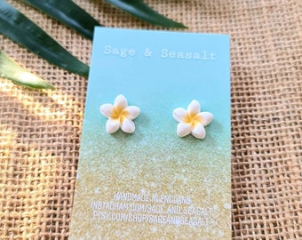 Boucles d'oreilles frangipanier plumeria blanc et jaune ~ Boucles d'oreilles fleurs tropicales hawaïennes bohèmes Bijoux ~ Boho Surf California Beach