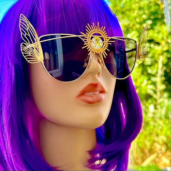 I store catchers sunglasses