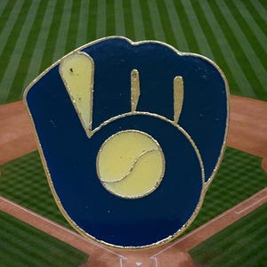 Vintage Milwaukee Brewers 1980&#39;s MLB Baseball Lapel/ Hat Pin
