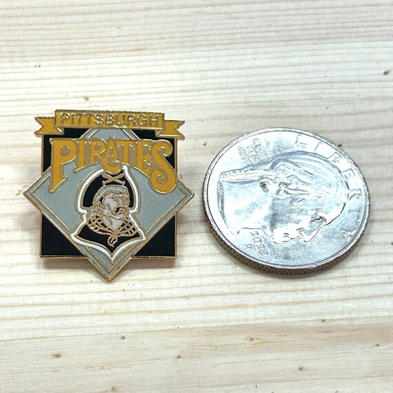 メジャーリーグ　ピンバッジ Pittsburgh Pirates Vintage 1980s MLB Baseball Pin - Etsy