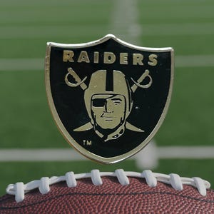 Vintage Los Angeles Oakland Raiders 1980's NFL Football Lapel/ Hat Pin