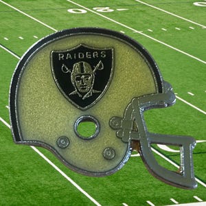 Vintage Los Angeles Raiders NFL 1980's Football Helmet Lapel/ Hat Pin