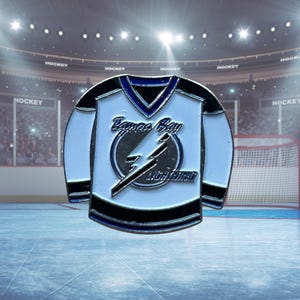Vintage Tampa Bay Lightning NHL Hockey Jersey Lapel/ Hat Pin