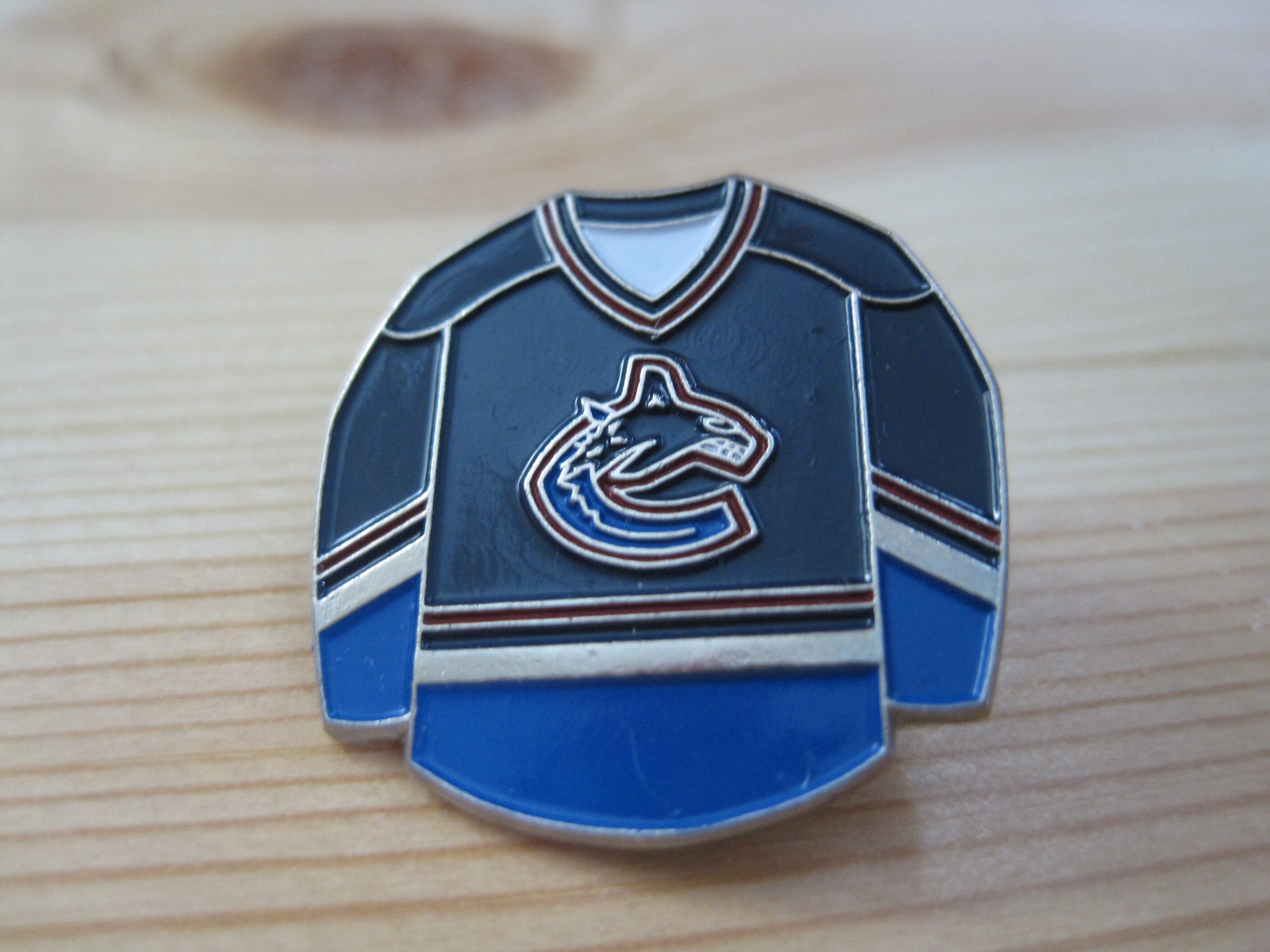 Vintage Vancouver Canucks NHL Hockey Jersey Lapel/ Hat Pin 