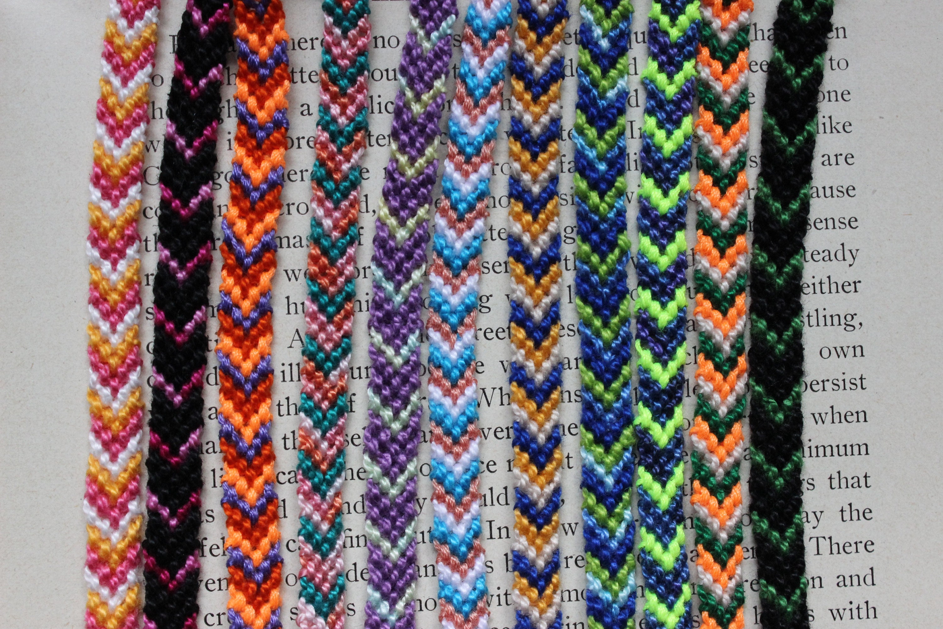 How to Make a V-Pattern (Chevron) Friendship Bracelet - Howcast