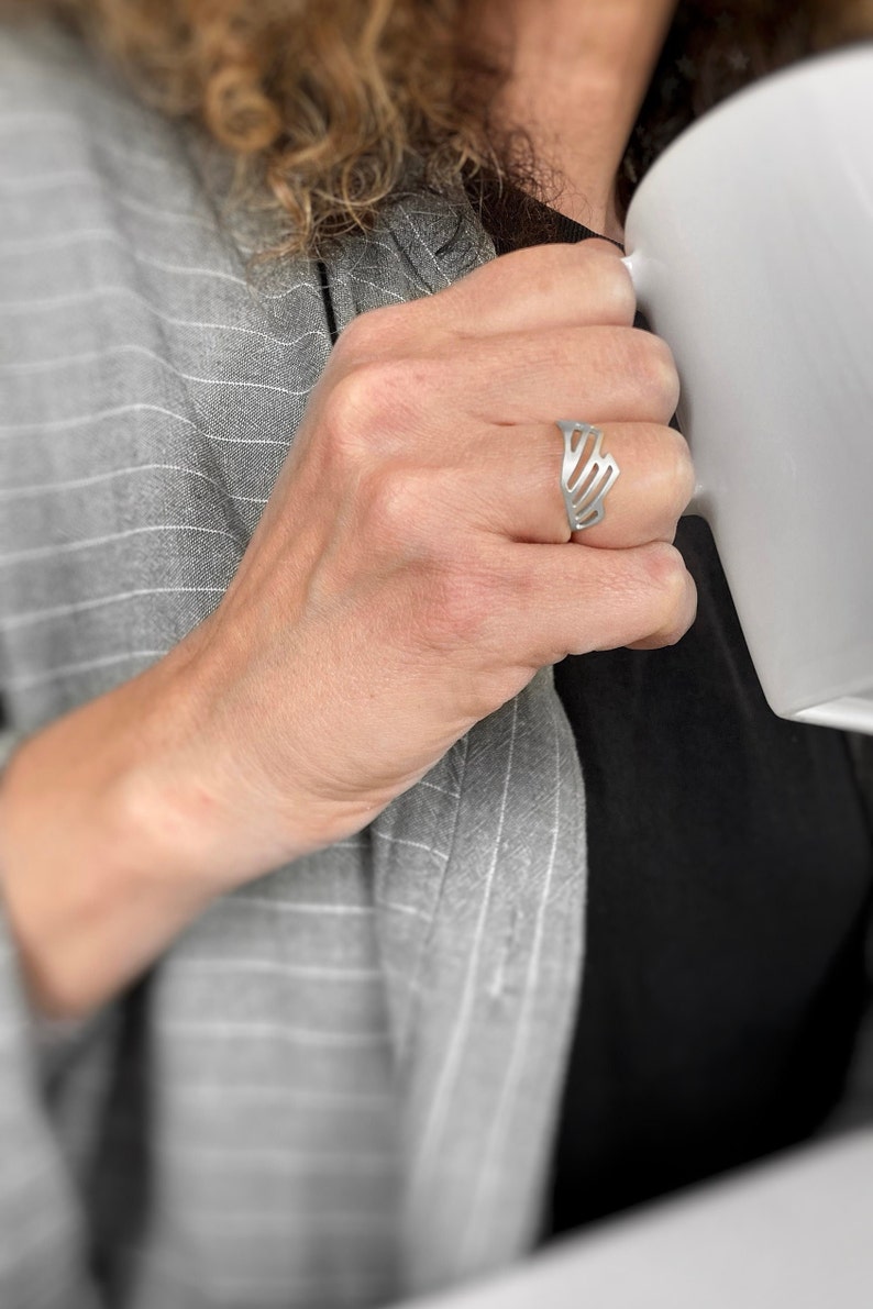 Anel de prata esterlina inspirado em asas de anjo, aliança minimalista elegante feita à mão, anel modernista feminino, presente de liberdade e proteção para ela imagem 1