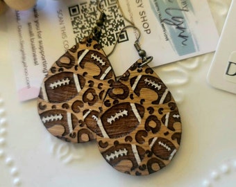 Boucles d’oreilles de football, boucles d’oreilles en bois, boucles d’oreilles légères, boucles d’oreilles Teardrop, boucles d’oreilles sport, fan de football.